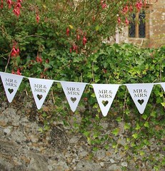 Mr & Mrs Bunting White Scalloped Heart Banner Garland Wedding Party Decoration