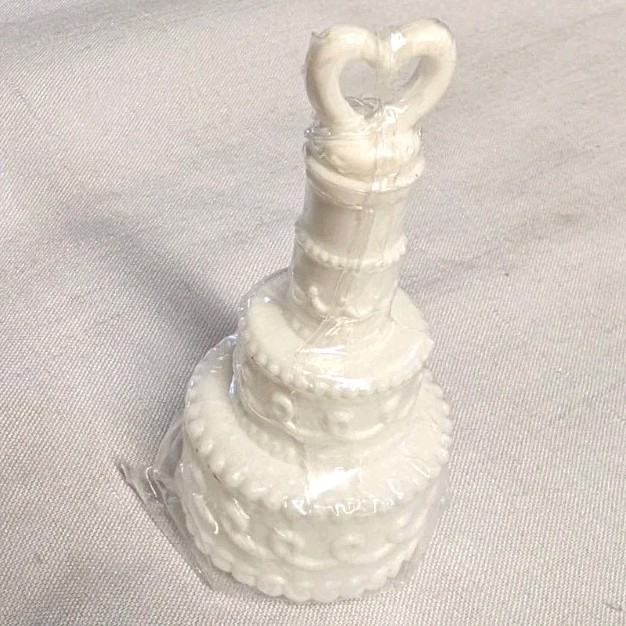 White Wedding Cake Bubbles with Heart Topper – 36 per pack – 2 packs available