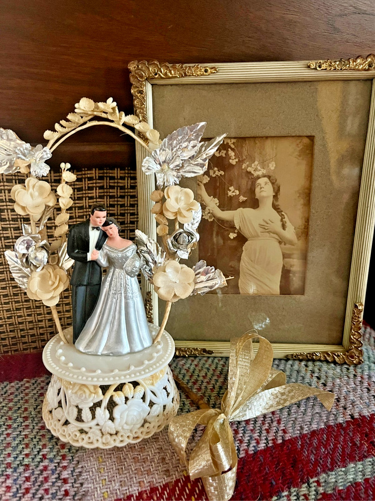 PAIR Antique Old Victorian Photo Frame +Vtg Bride Groom WEDDING Cake TOPPER Gift
