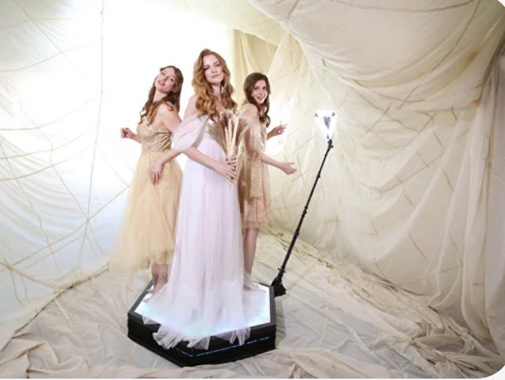 BRAND NEW Dzentech 360 Photo Booth | Color Changing With Software