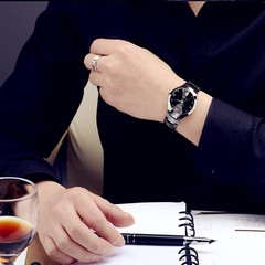 Luxurious His and Her Couple Watches Water Resistant Business Men Women Set Pair